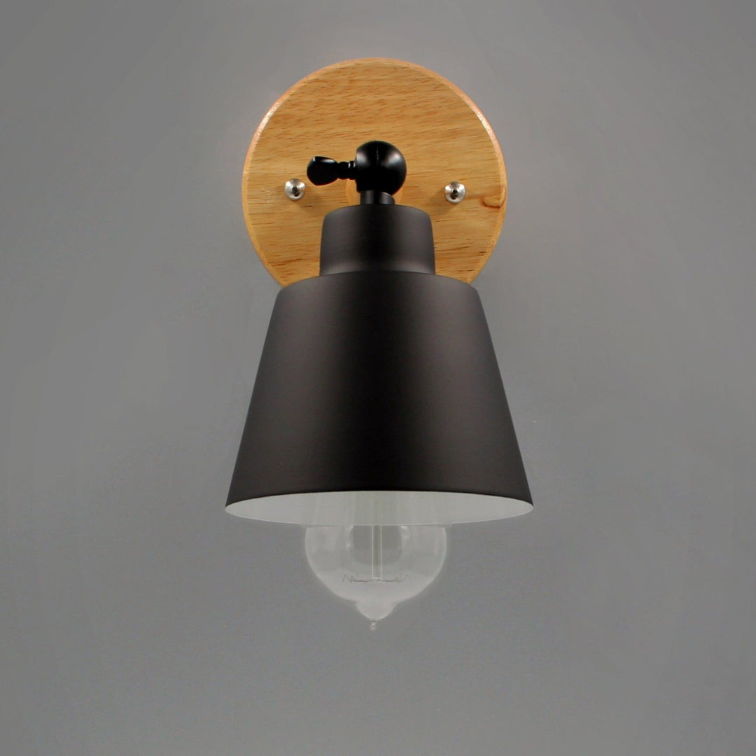 Lámpara de pared Aurenza Devon – Pantalla metálica con acento de madera y brazo ajustable