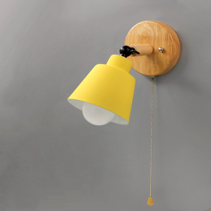Lámpara de pared Norvia Devon – Pantalla metálica, acento de madera y interruptor de tracción