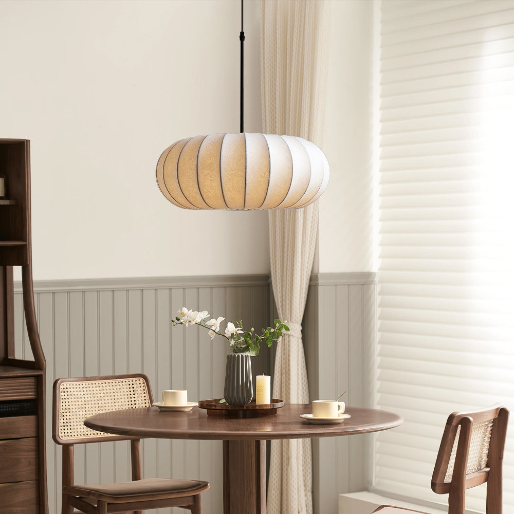 Verona Hanglamp – Handgemaakte Zijden Kap met Warm Licht & Minimalistisch Design