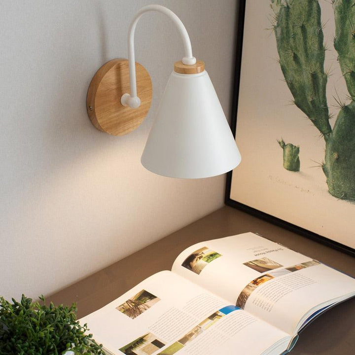 Lámpara de pared Ardello – Metal y madera con forma de arco, lámpara moderna para leer en la cama