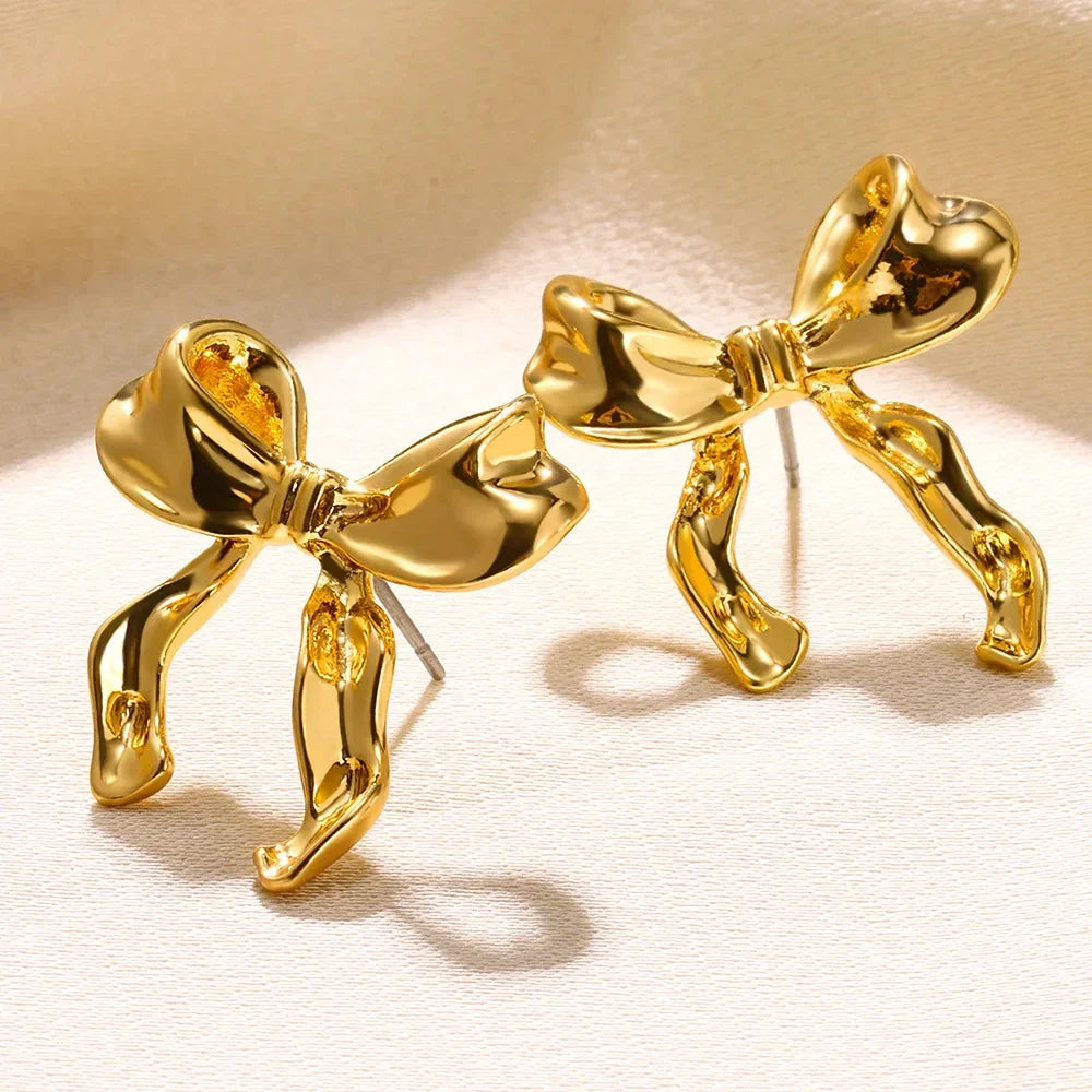 Pendientes Veloura Strik – Acero inoxidable dorado con elegancia atemporal y comodidad ligera