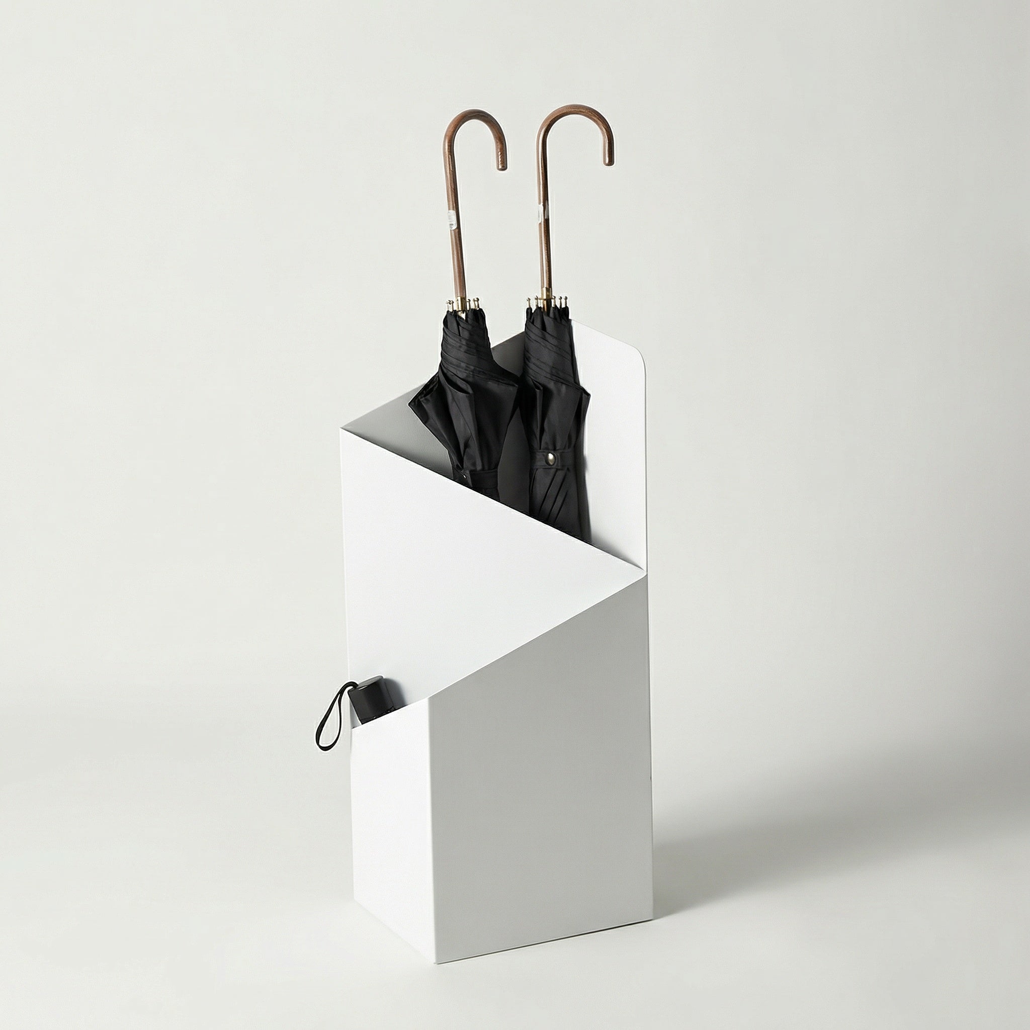 Support parapluie Nordvyn – support métallique avec plateau de récupération au design scandinave