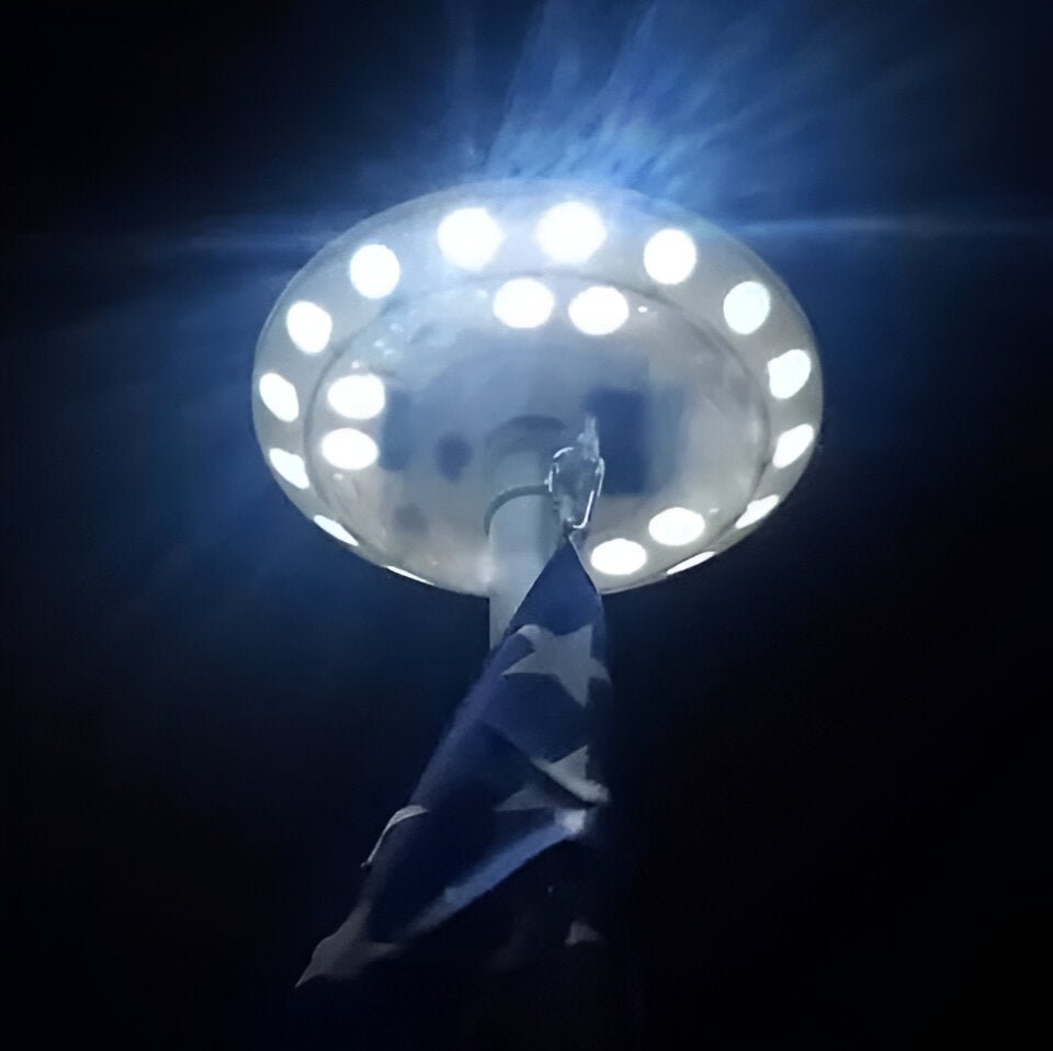 FLAGGLOW – Automatische zonneverlichting voor een perfecte vlagpresentatie 3