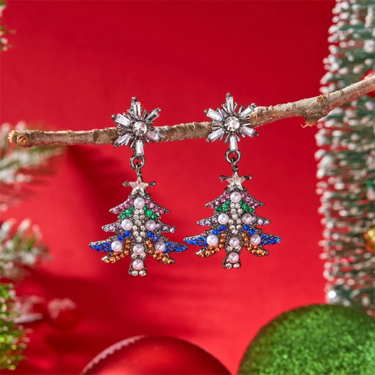 Pendientes Festivos Auroria – Diseño de Copo de Nieve y Estrella con Rhinestones y Acentos de Perla