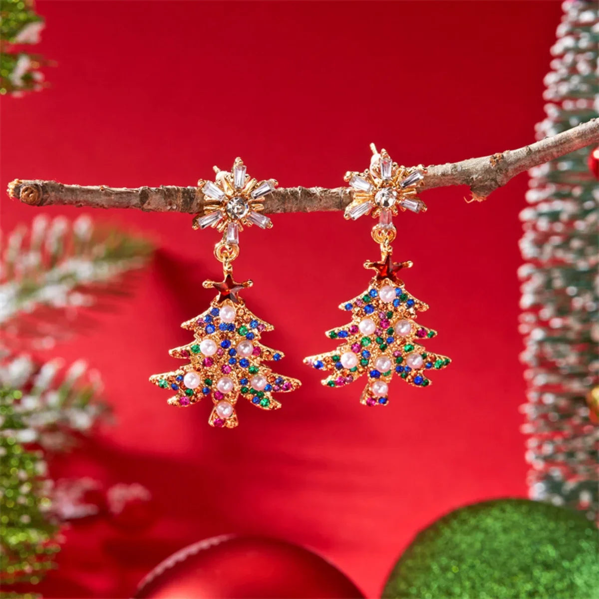 Pendientes Festivos Auroria – Diseño de Copo de Nieve y Estrella con Rhinestones y Acentos de Perla