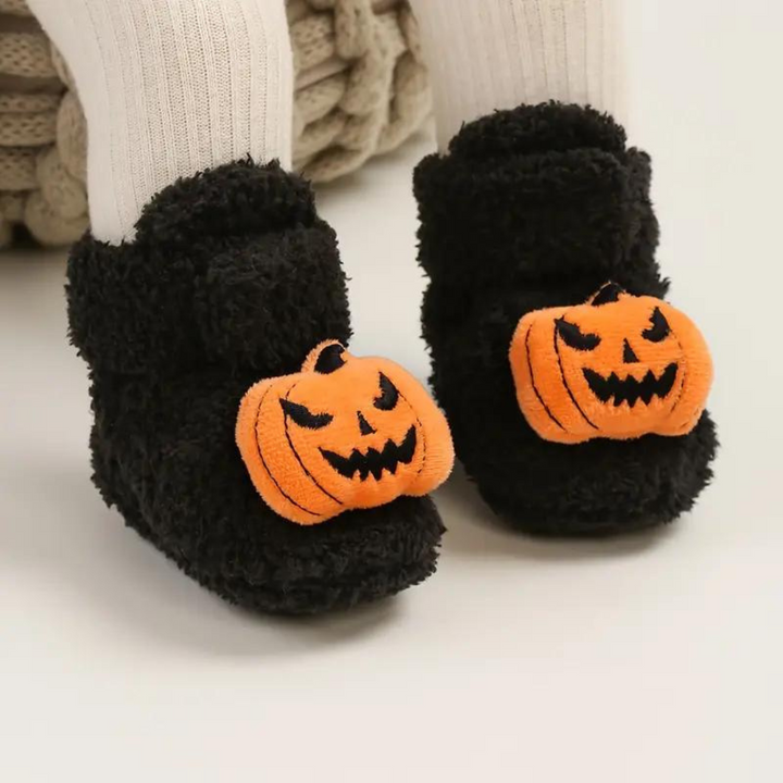 FrightFeet Kinder Sloffen Halloween – Warme Fleece Slofjes met Pompoen &amp; Spinnen voor Herfst &amp; Winter 6