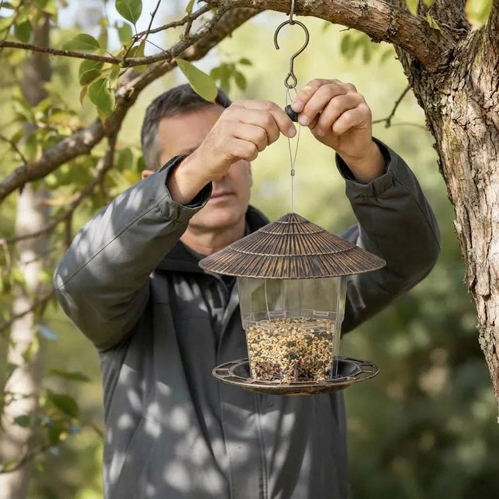 Vogelvoederhuis – Metalen hanging feeder met beschermkap en ruim voederreservoir Vestragear