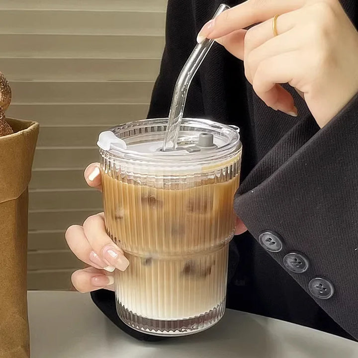 Geribbelde To-Go Beker met Rietje - Borosilicaatglas - Herbruikbare Drinkbeker voor Koffie &amp; Thee - Warmteisolerend met Deksel - Draagbare Reisbeker voor Onderweg | Sansoti 2