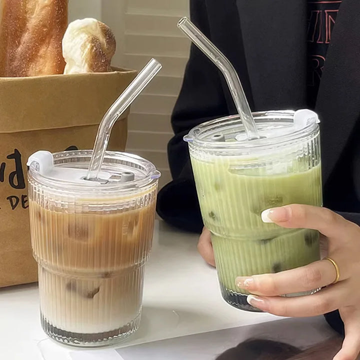 Geribbelde To-Go Beker met Rietje - Borosilicaatglas - Herbruikbare Drinkbeker voor Koffie &amp; Thee - Warmteisolerend met Deksel - Draagbare Reisbeker voor Onderweg | Sansoti 3
