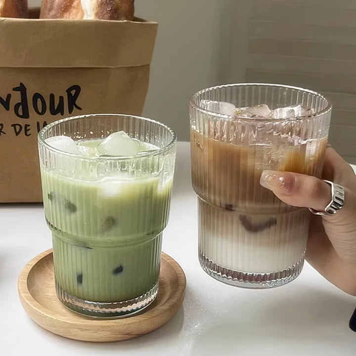 Geribbelde To-Go Beker met Rietje - Borosilicaatglas - Herbruikbare Drinkbeker voor Koffie &amp; Thee - Warmteisolerend met Deksel - Draagbare Reisbeker voor Onderweg | Sansoti 5
