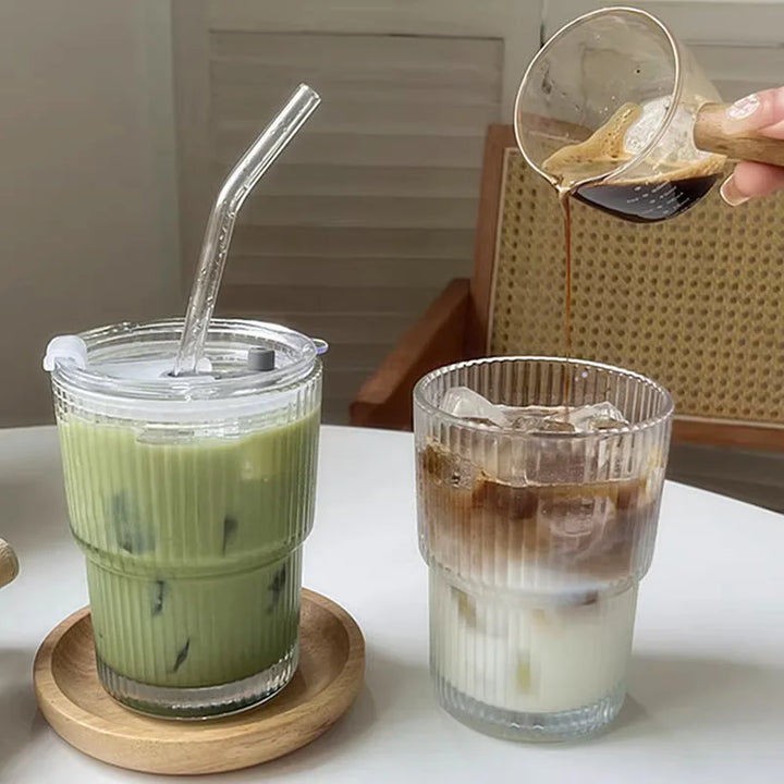 Geribbelde To-Go Beker met Rietje - Borosilicaatglas - Herbruikbare Drinkbeker voor Koffie &amp; Thee - Warmteisolerend met Deksel - Draagbare Reisbeker voor Onderweg | Sansoti 7