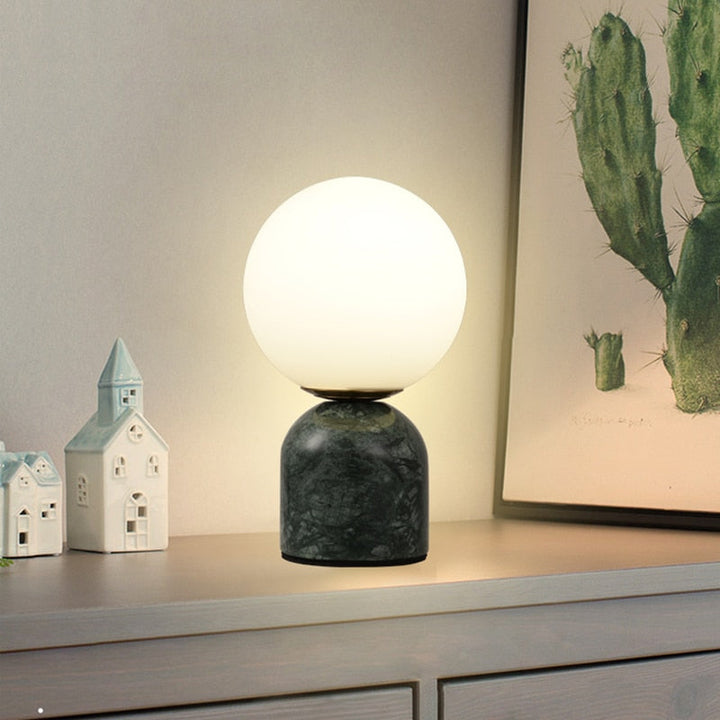Lámpara de mesa Marbela – Base de mármol de lujo con pantalla de vidrio redonda y luz LED cálida