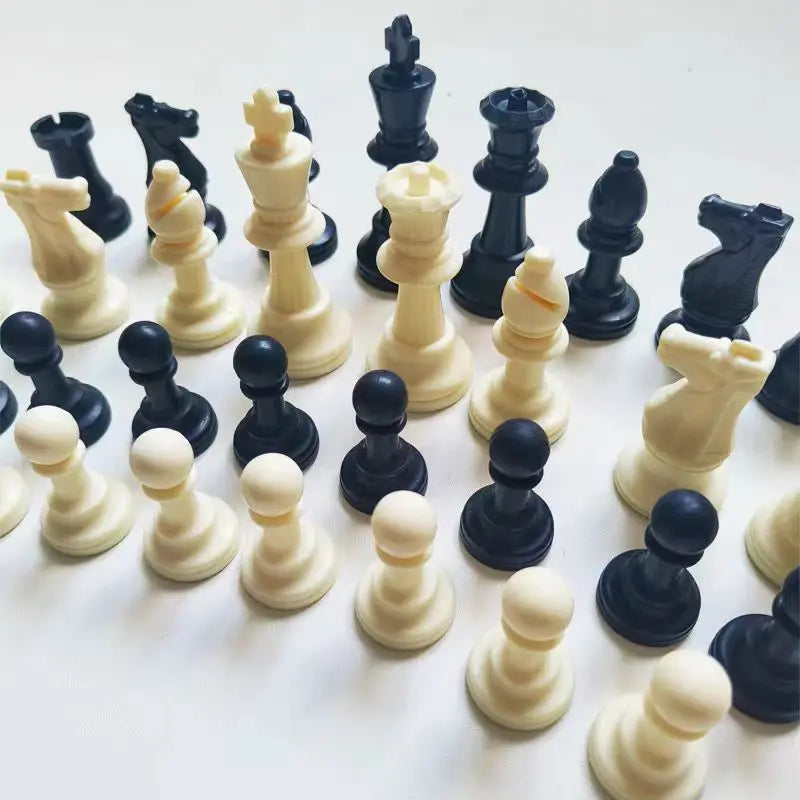 Chessora Juego Completo de Ajedrez de Madera – Set de 32 Piezas de Madera de Alta Calidad, Diseño Clásico para Principiantes y Avanzados