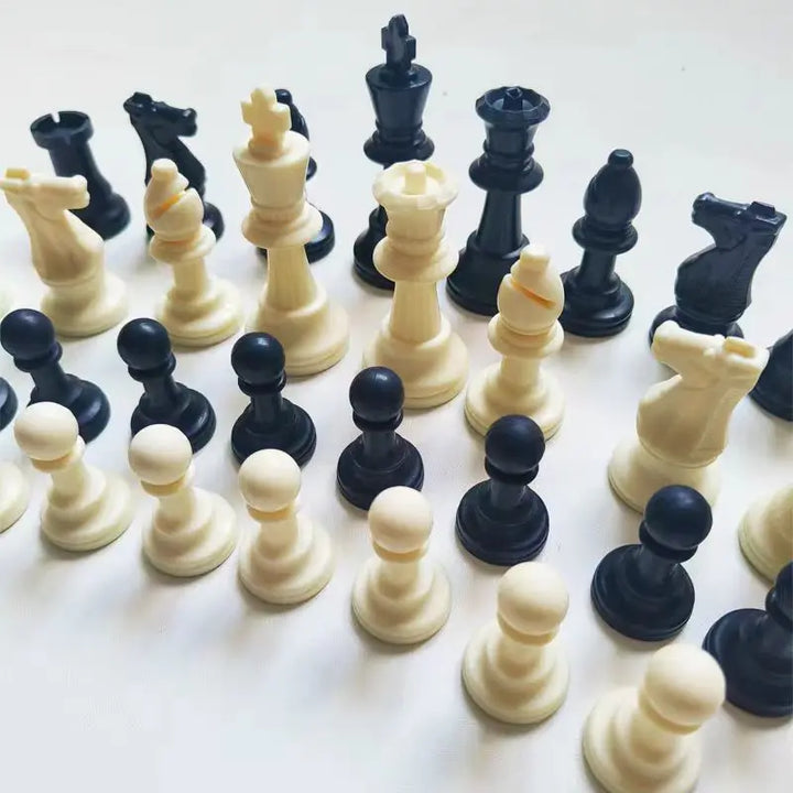 Chessora Juego Completo de Ajedrez de Madera – Set de 32 Piezas de Madera de Alta Calidad, Diseño Clásico para Principiantes y Avanzados