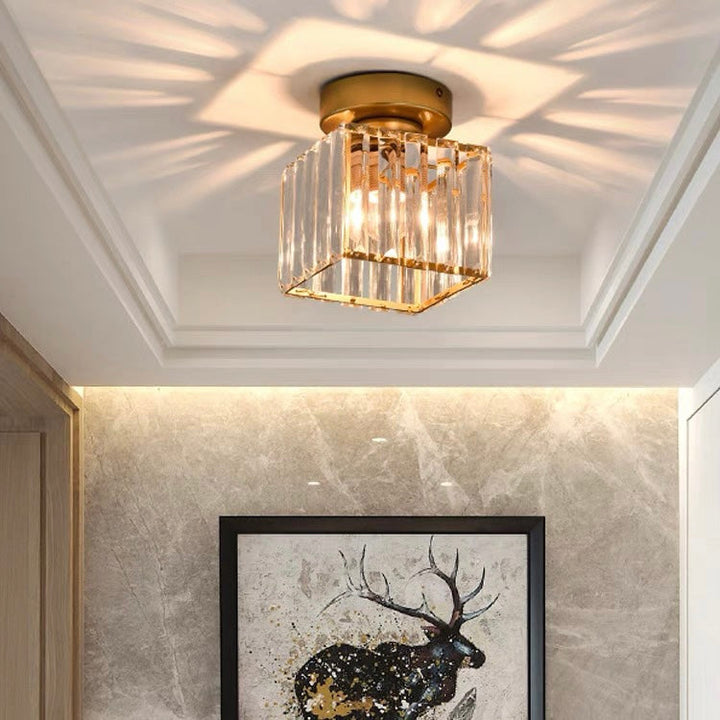 Montaro Plafondlamp – Zwarte plafondlamp met kristallen kap en messing accenten