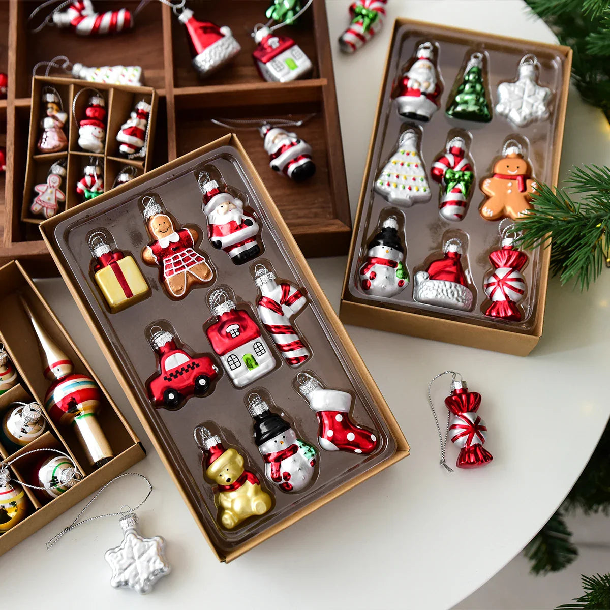 Set di decorazioni natalizie in vetro Lunarelle Frostoria – Pupazzo di neve e vecchio uomo fatti a mano, design festoso e autentico