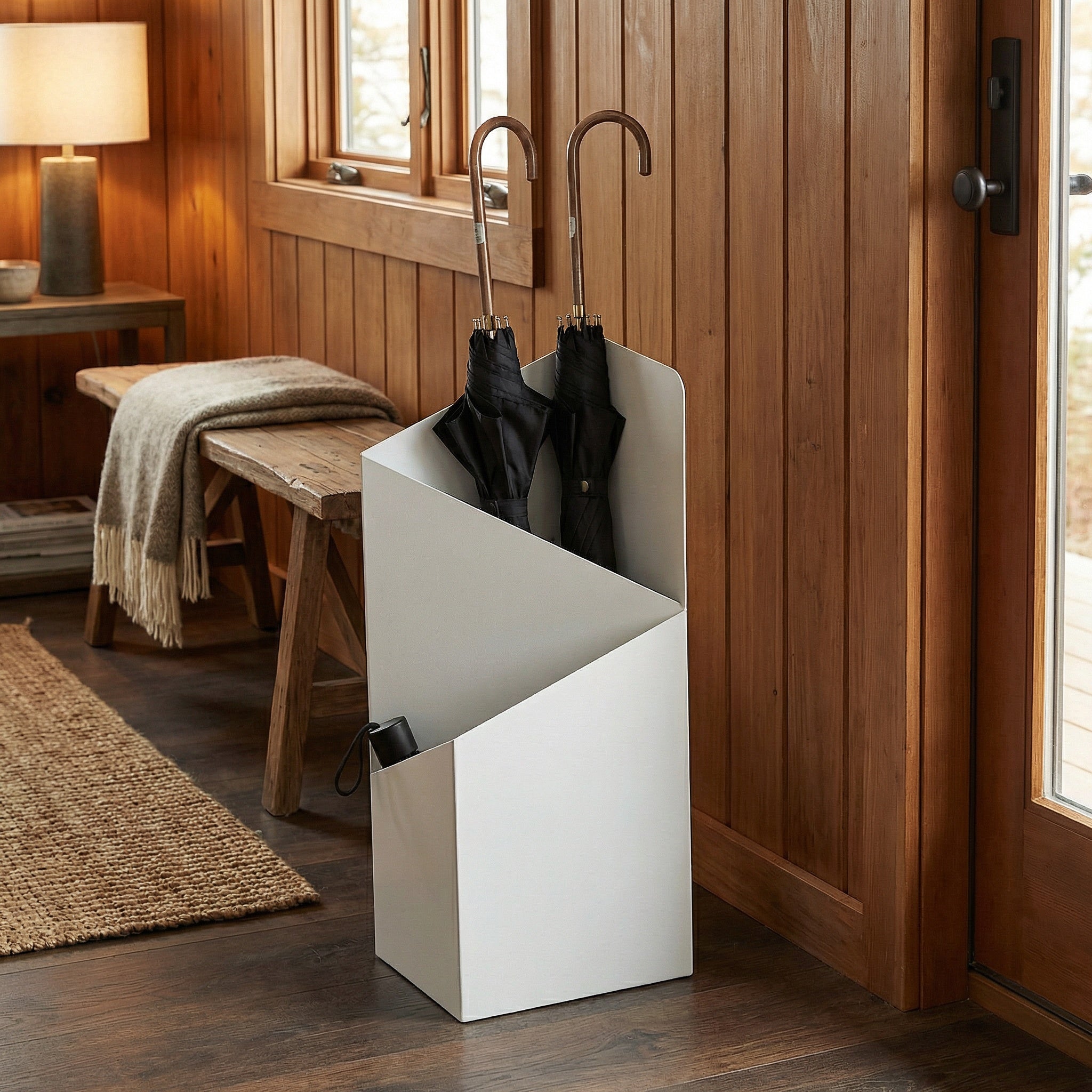 Support parapluie Nordvyn – support métallique avec plateau de récupération au design scandinave