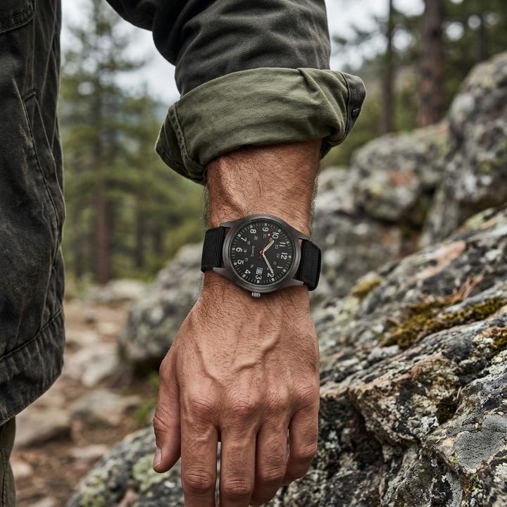 Militair herenhorloge – Analoog outdoorhorloge met nylon band en datumaanduiding 1