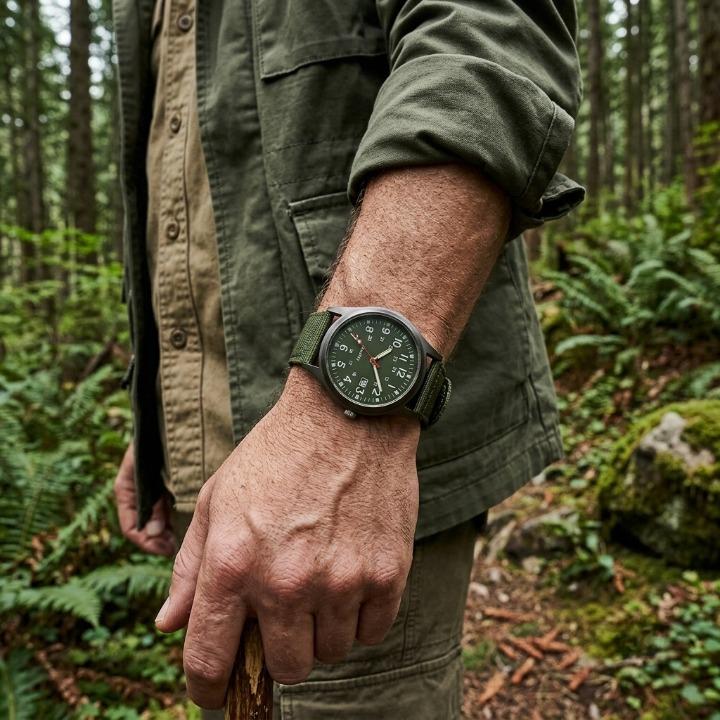Militair herenhorloge – Analoog outdoorhorloge met nylon band en datumaanduiding 2