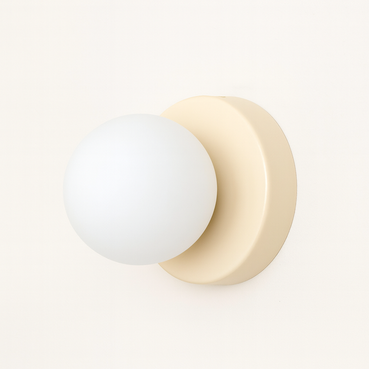 Minimalistische Scandinavische Wandlamp met Glazen Kap 0