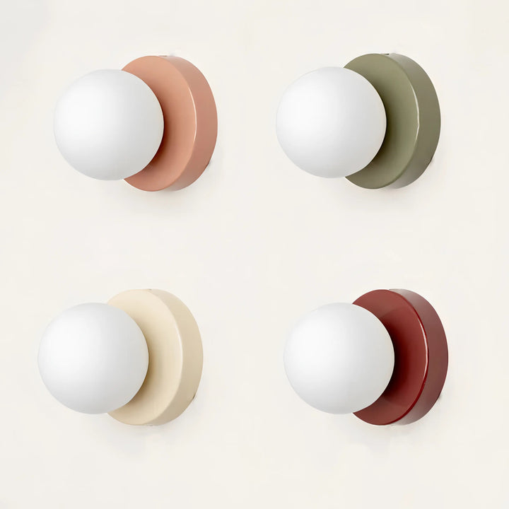 Minimalistische Scandinavische Wandlamp met Glazen Kap 1