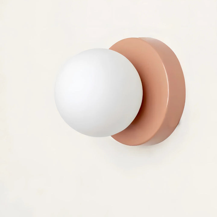 Minimalistische Scandinavische Wandlamp met Glazen Kap 2