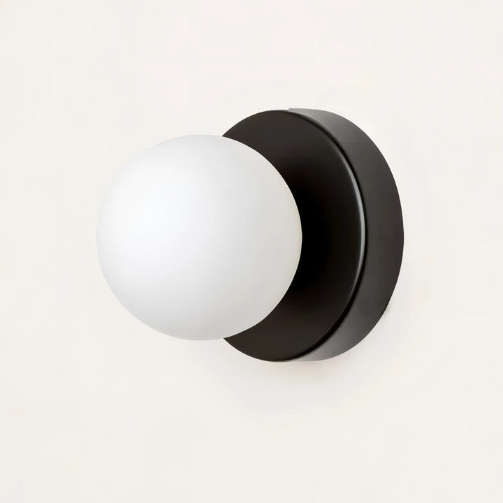 Minimalistische Scandinavische Wandlamp met Glazen Kap 4