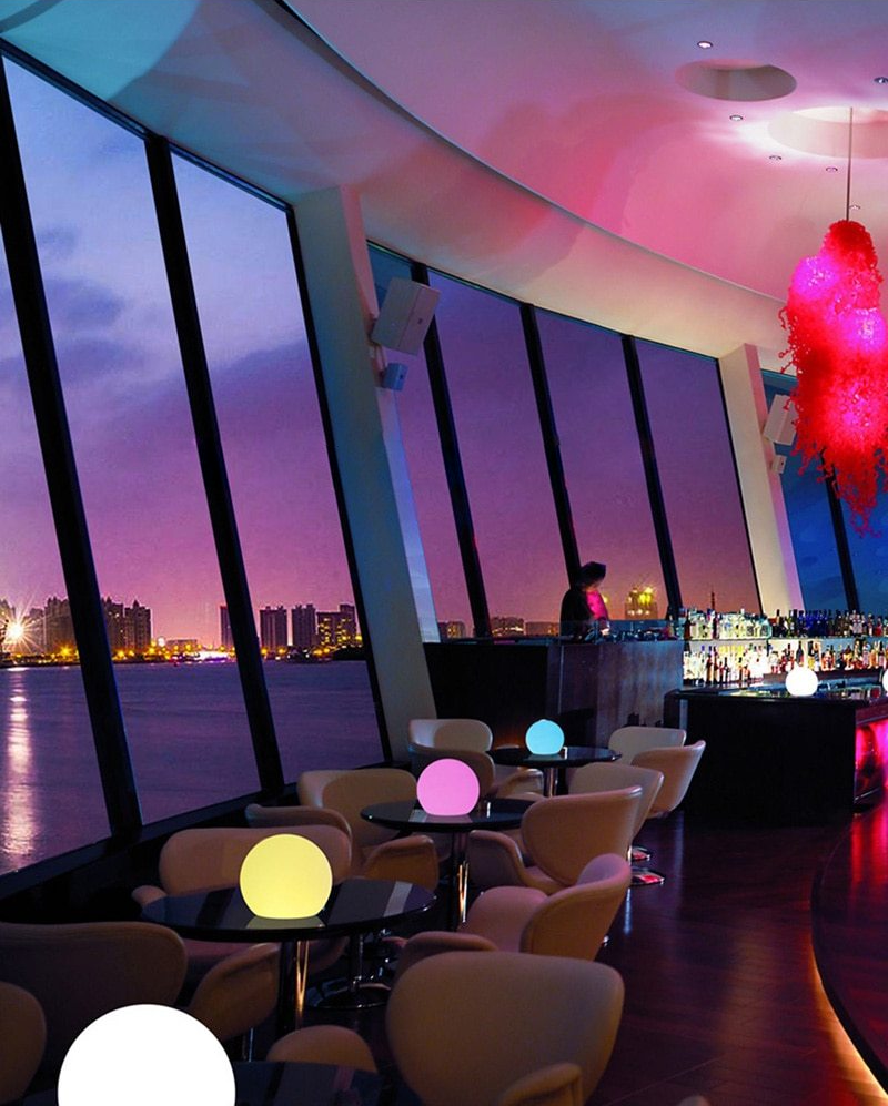 Lunava lampada da tavolo LED – senza fili, ricaricabile e illuminazione a 16 colori