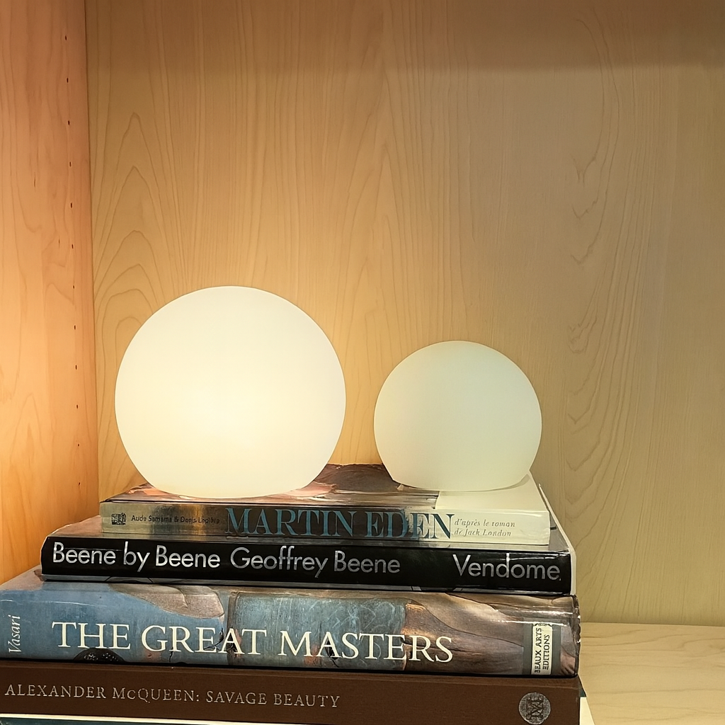 Lunava lampada da tavolo LED – senza fili, ricaricabile e illuminazione a 16 colori