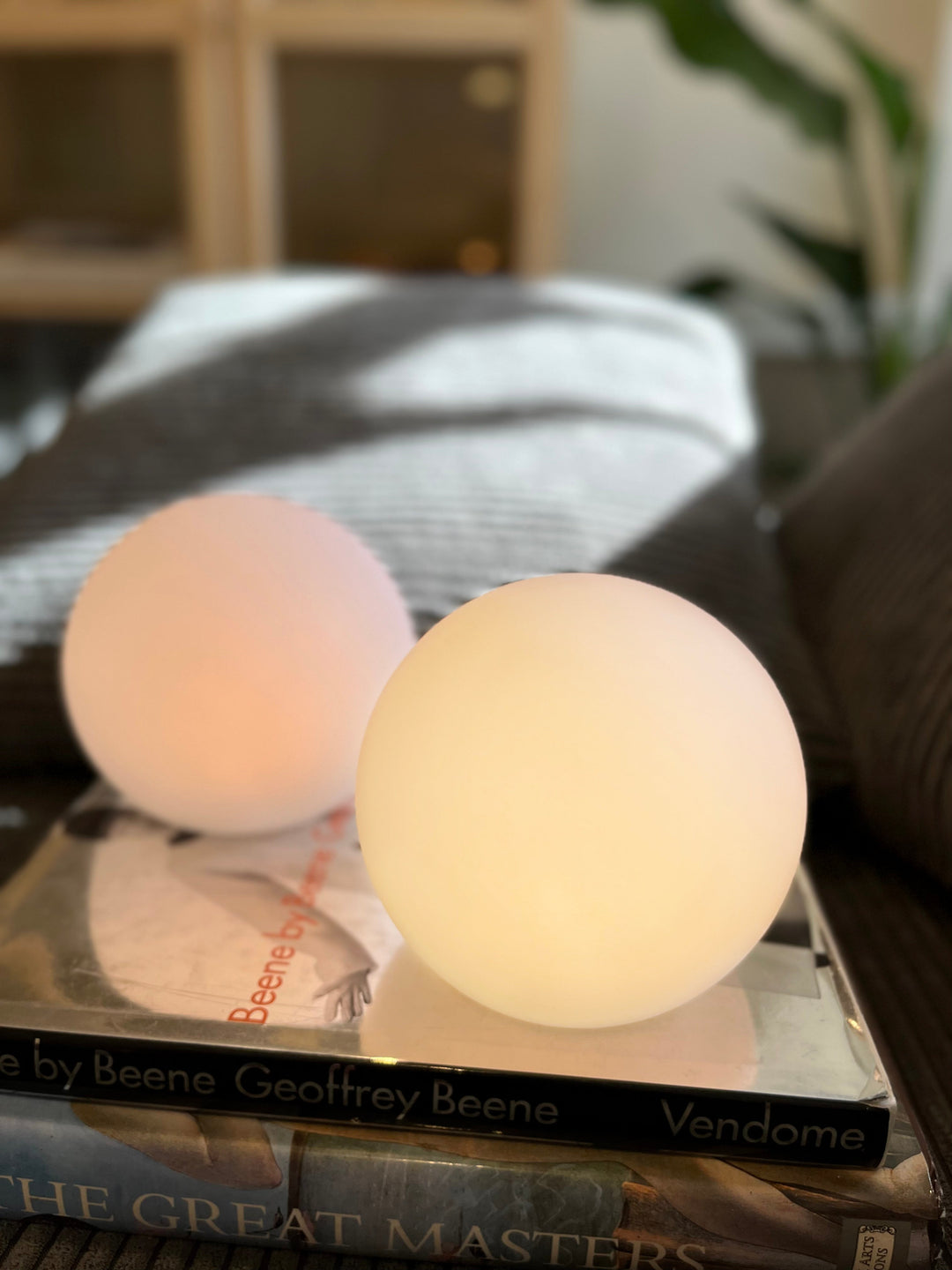 Lunava lampada da tavolo LED – senza fili, ricaricabile e illuminazione a 16 colori