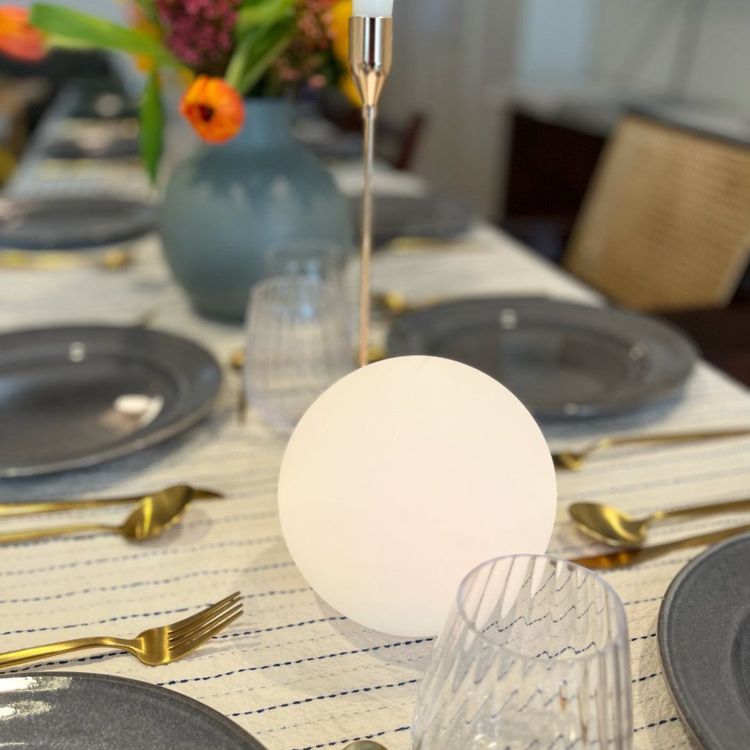 Lunava lampada da tavolo LED – senza fili, ricaricabile e illuminazione a 16 colori