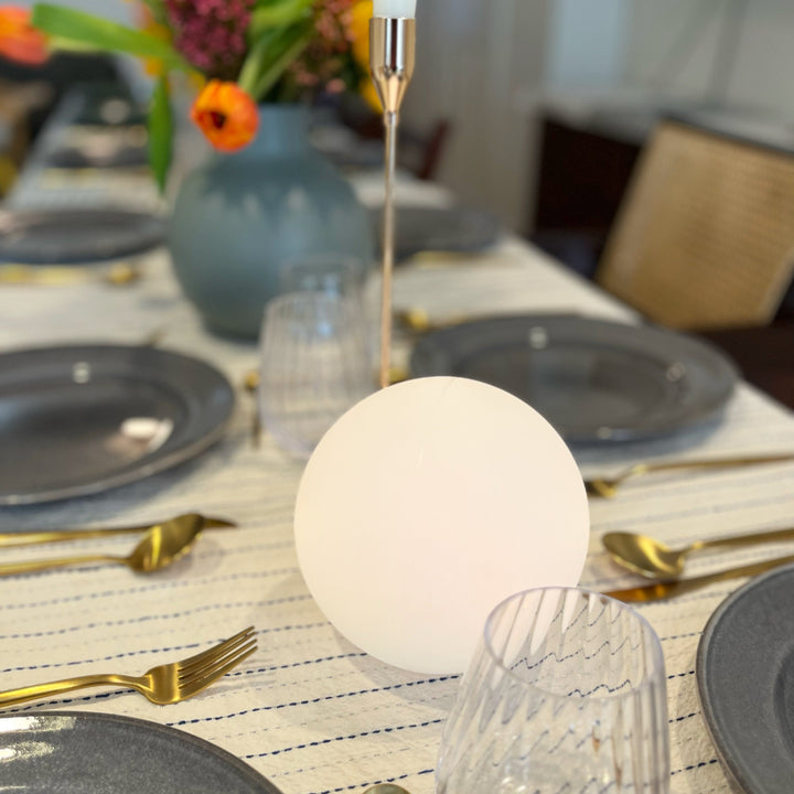 Lunava lampada da tavolo LED – senza fili, ricaricabile e illuminazione a 16 colori