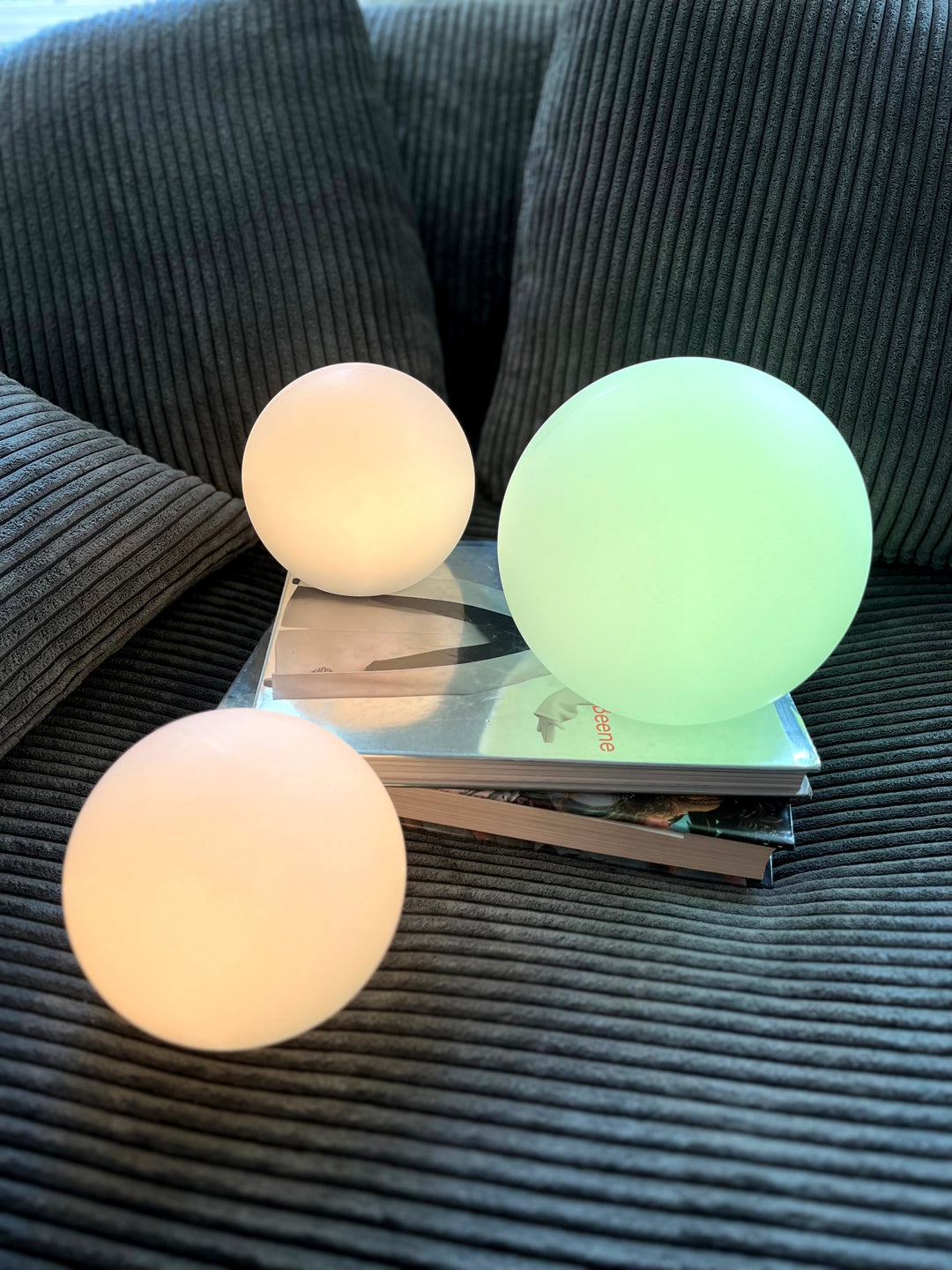 Lunava lampada da tavolo LED – senza fili, ricaricabile e illuminazione a 16 colori