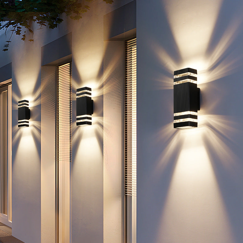 Lumora Buitenwandlamp – Modern 2-Weg Design met LED-Verlichting &amp; Weerbestendige Behuizing