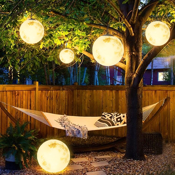 Lunaris – Suspension de jardin en forme de lune LED – Lampe extérieure résistante aux intempéries