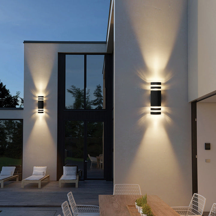 Lumora Buitenwandlamp – Modern 2-Weg Design met LED-Verlichting &amp; Weerbestendige Behuizing