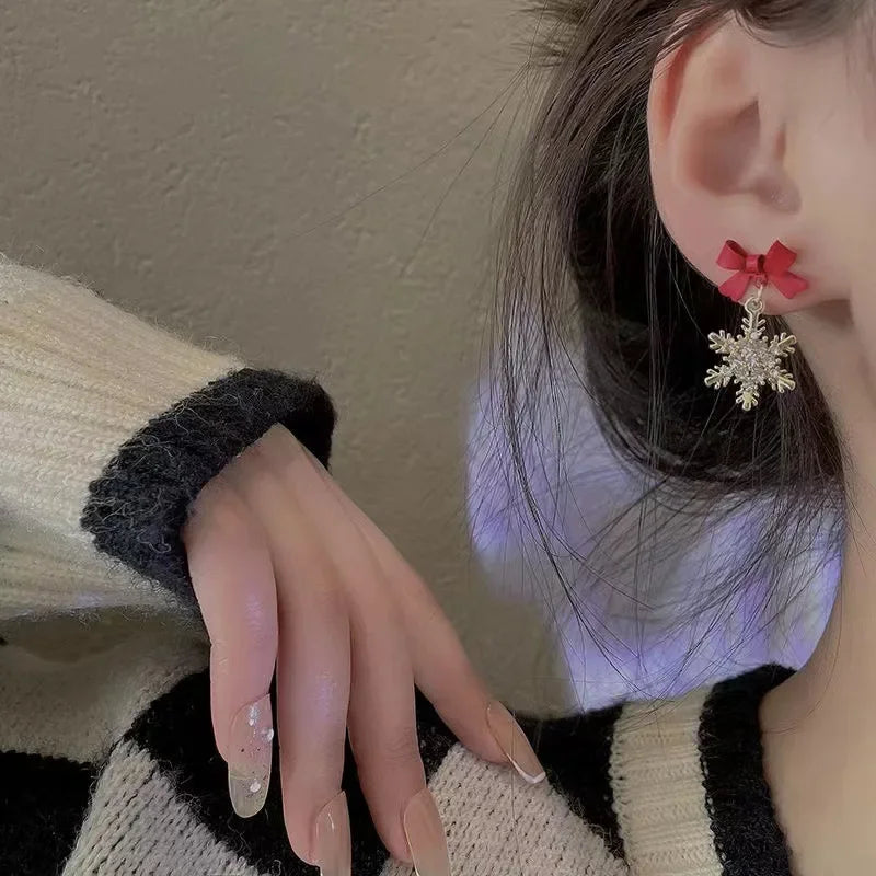 Pendientes de Muñeco de Nieve MerryChic – Diseño Festivo con Lazo Rojo y Comodidad Ligera