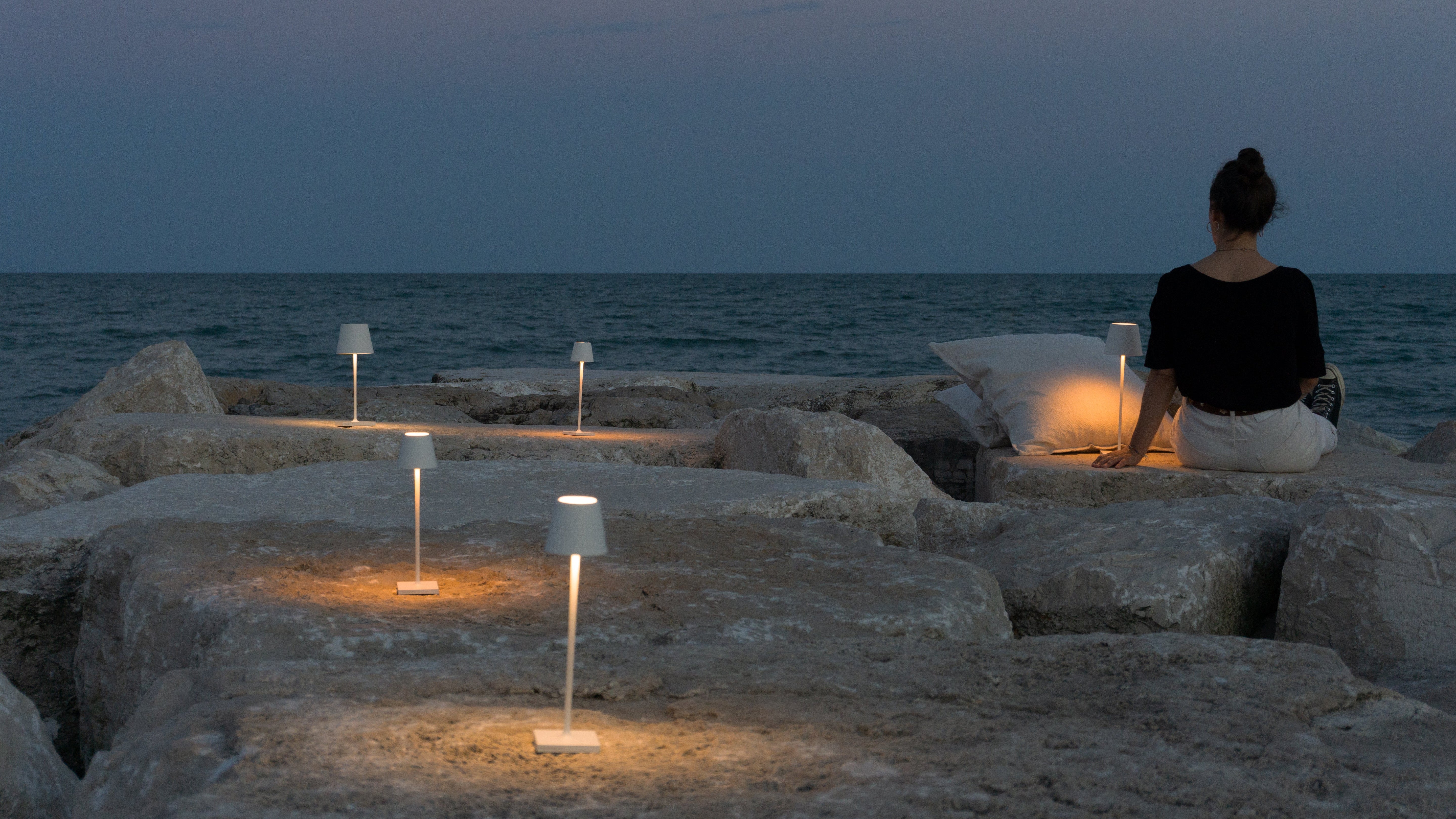 Lumevia Pro – Lampada da tavolo a LED – Senza fili e ricaricabile – IP65
