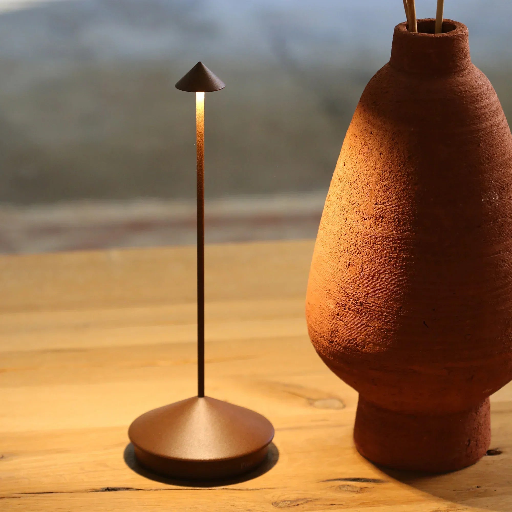 Lumora – Lampe de table LED Rechargeable sans fil IP54 Intérieur & Extérieur