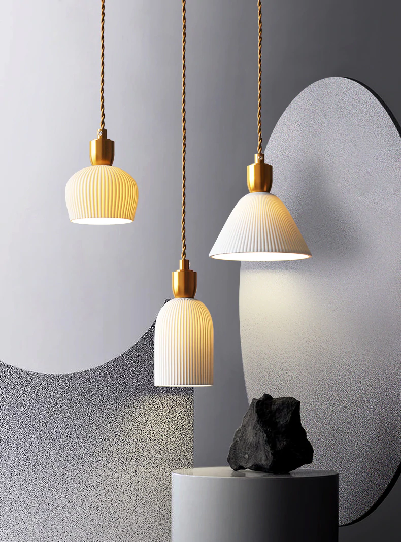 Lampada a sospensione Lumivio – Ceramica piegata e ottone, design moderno in 3 stili