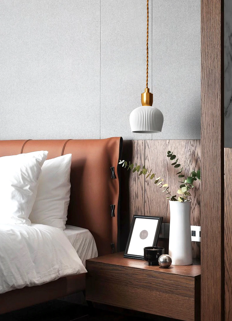 Lampada a sospensione Lumivio – Ceramica piegata e ottone, design moderno in 3 stili