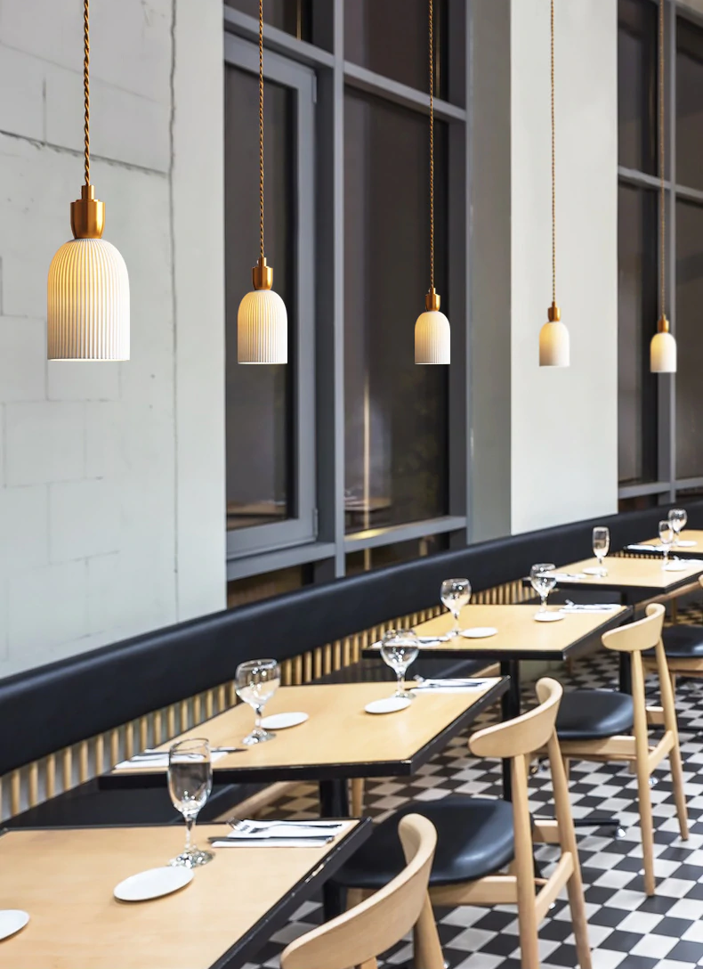 Lampada a sospensione Lumivio – Ceramica piegata e ottone, design moderno in 3 stili