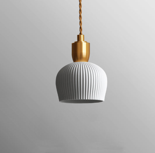Lampada a sospensione Lumivio – Ceramica piegata e ottone, design moderno in 3 stili