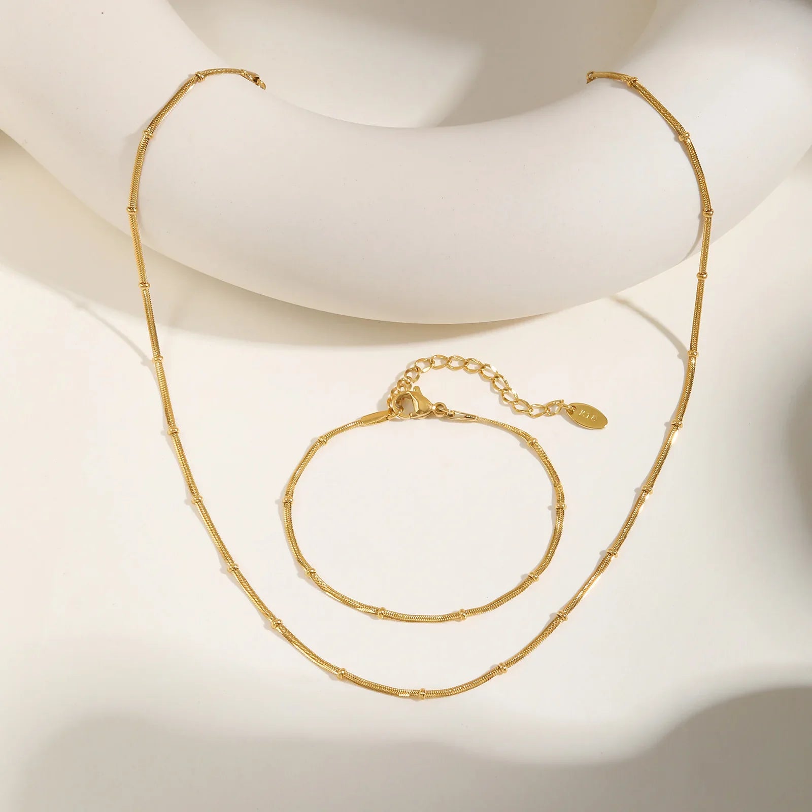 Aureline Slangenbal Armband – 18k Verguld Roestvrij Staal, Hypoallergeen & Waterdicht voor Tijdloze Elegant