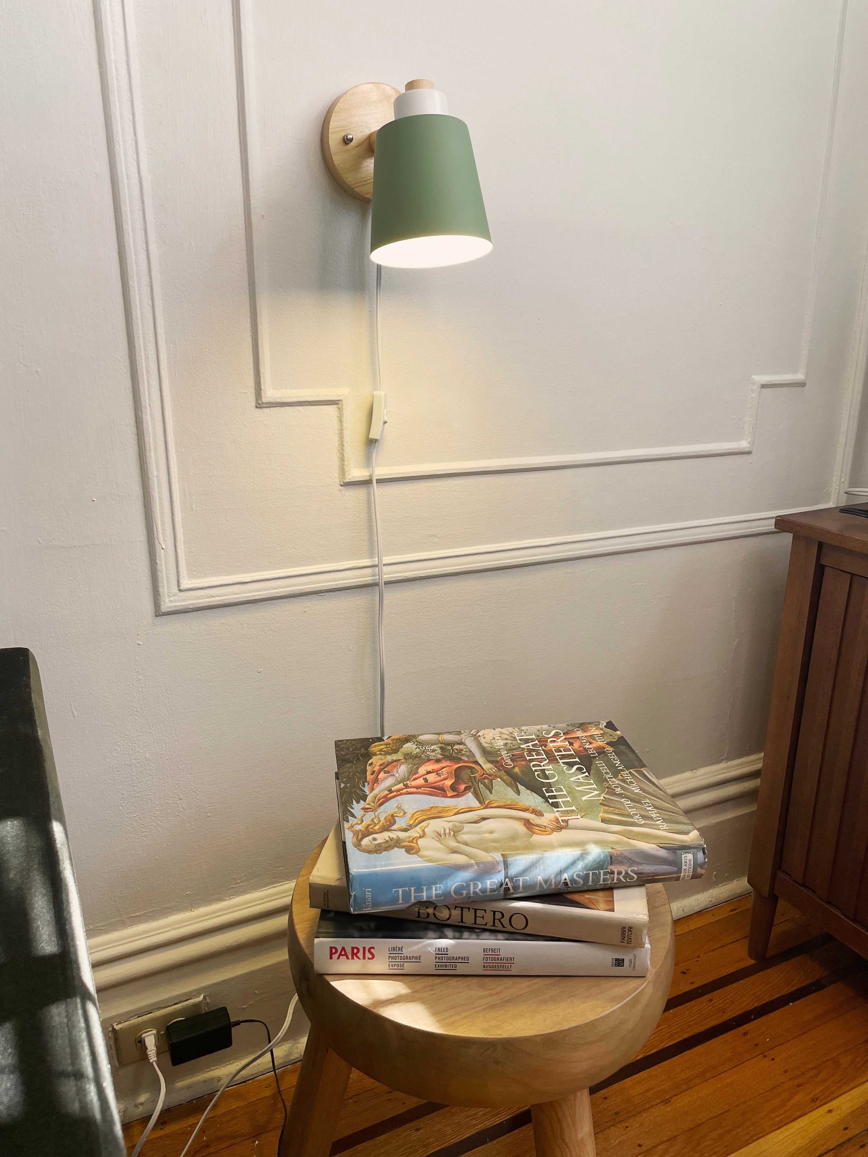 Nordura Leeslamp met Stekker – Verstelbare Kap en Houten Wandplaat