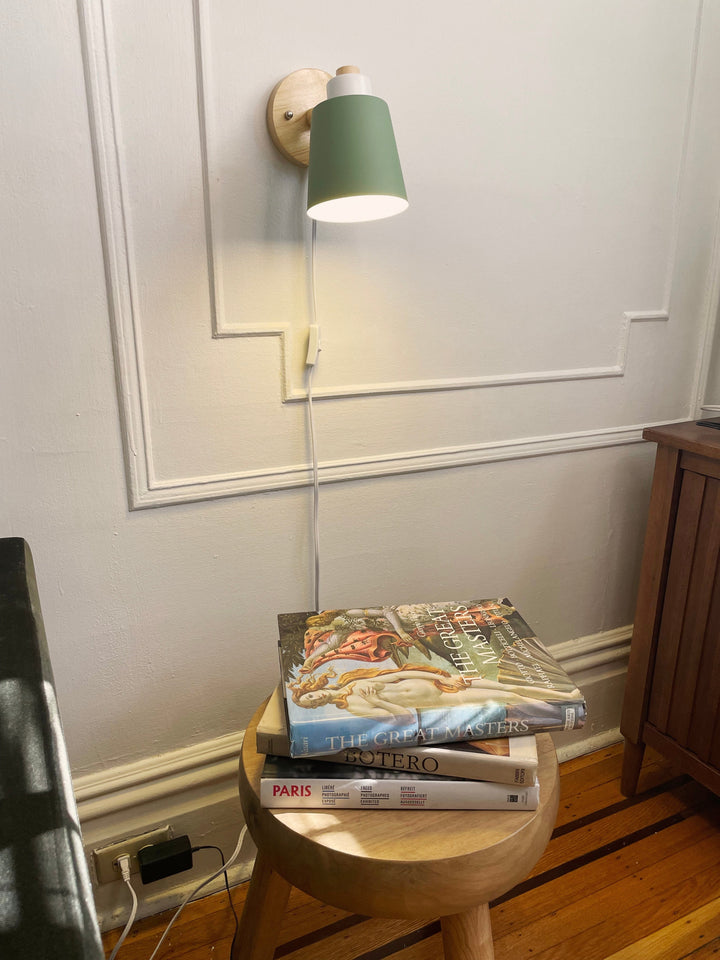 Nordura Leeslamp met Stekker – Verstelbare Kap en Houten Wandplaat