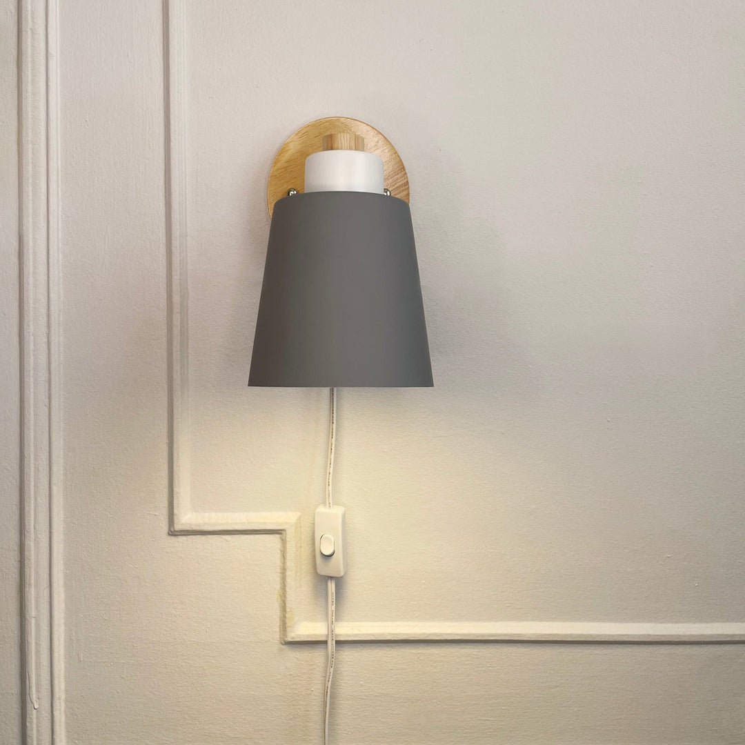 Nordura Leeslamp met Stekker – Verstelbare Kap en Houten Wandplaat