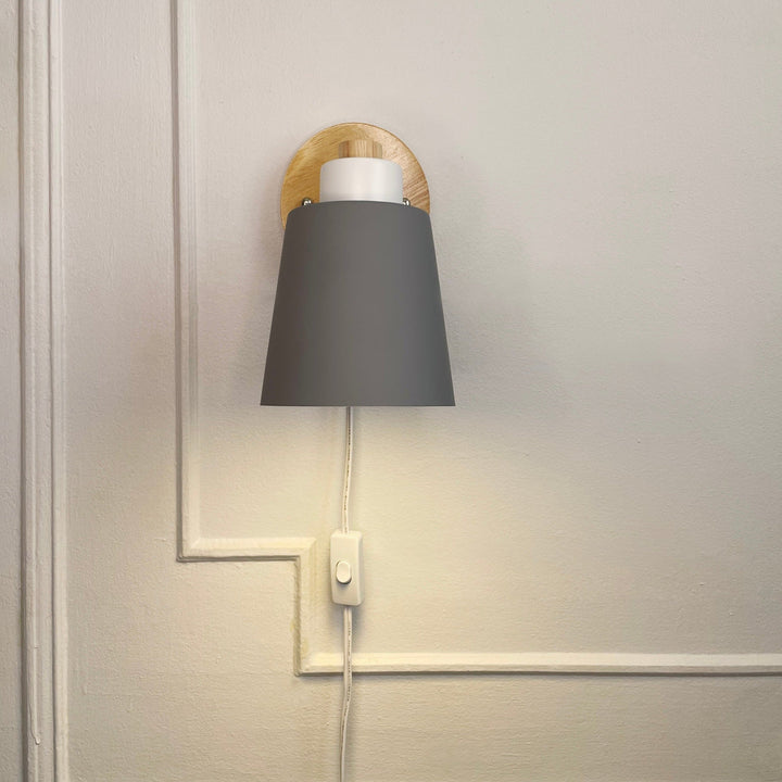 Nordura Leeslamp met Stekker – Verstelbare Kap en Houten Wandplaat