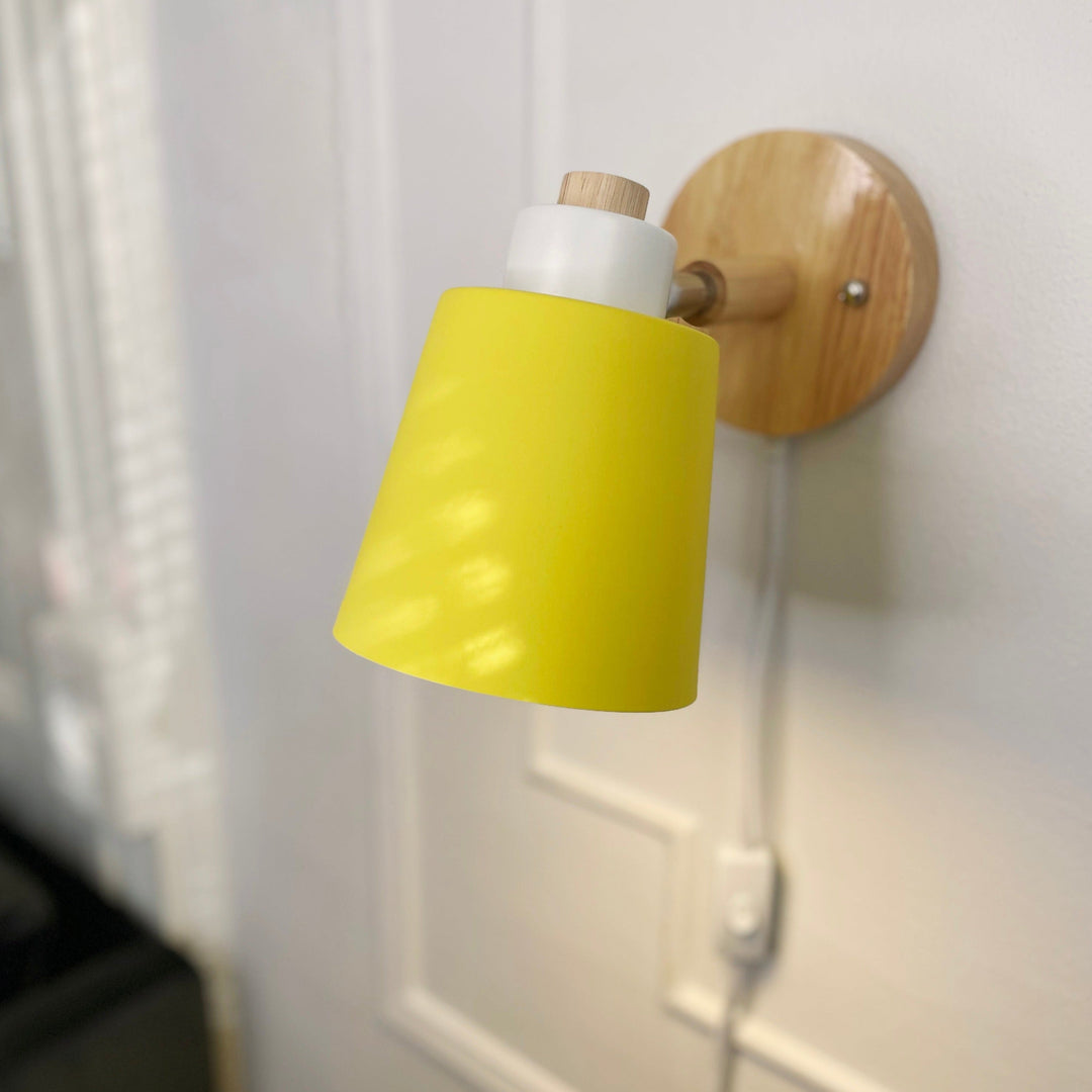 Nordura Leeslamp met Stekker – Verstelbare Kap en Houten Wandplaat