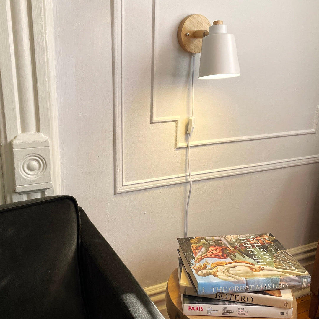 Nordura Leeslamp met Stekker – Verstelbare Kap en Houten Wandplaat